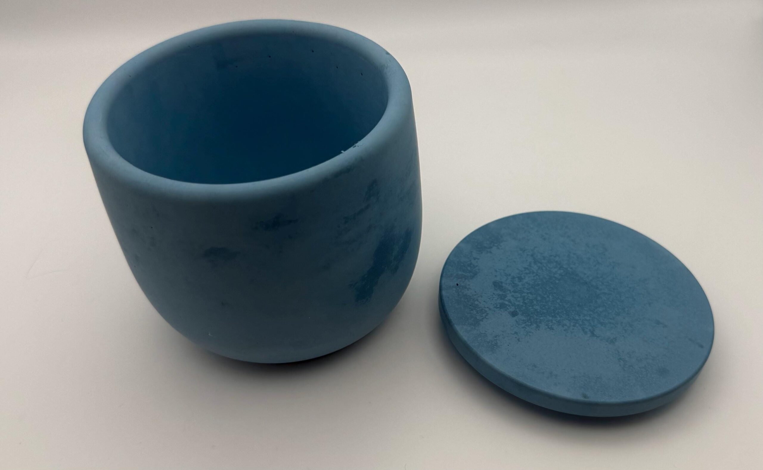 Handmade Concrete Jar with Lid: Modern Candle Vessel & Storage - Image 2