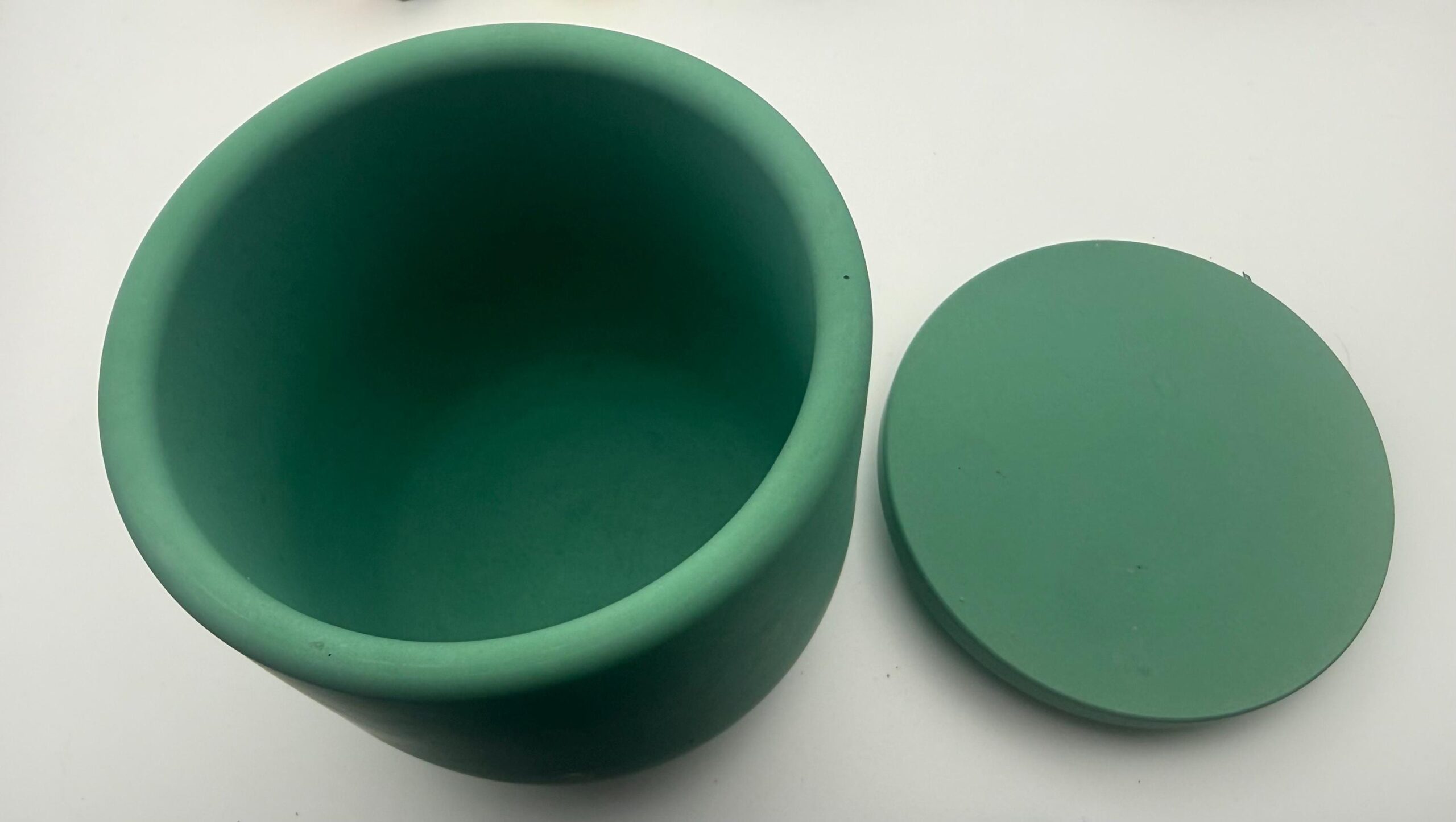 Handmade Concrete Jar with Lid: Modern Candle Vessel & Storage - Image 4